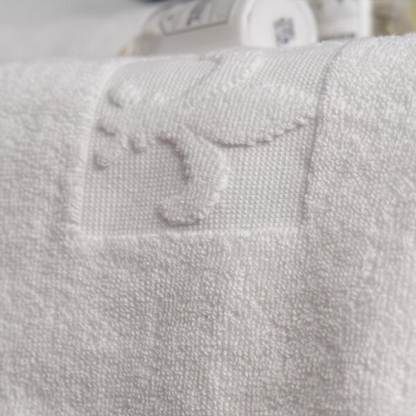 1 (4) Luxury Jacquard Bath Towel