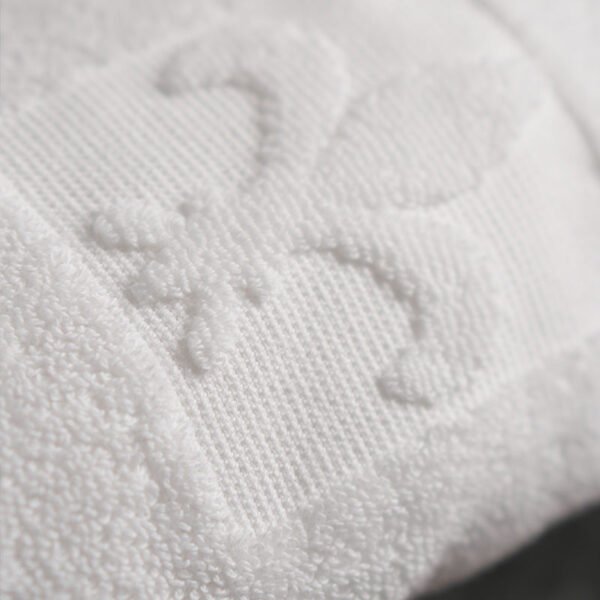 1 (6) Luxury Jacquard Bath Towel